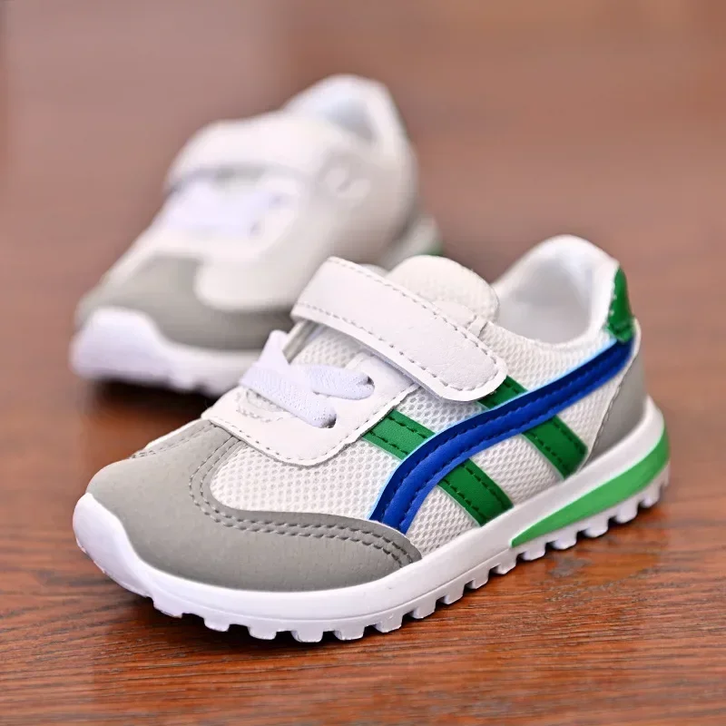 Sneakers in rete per bambini comode scarpe da corsa per bambini traspiranti ragazzi ragazze calzature Casual studenti scarpe antiscivolo con fondo