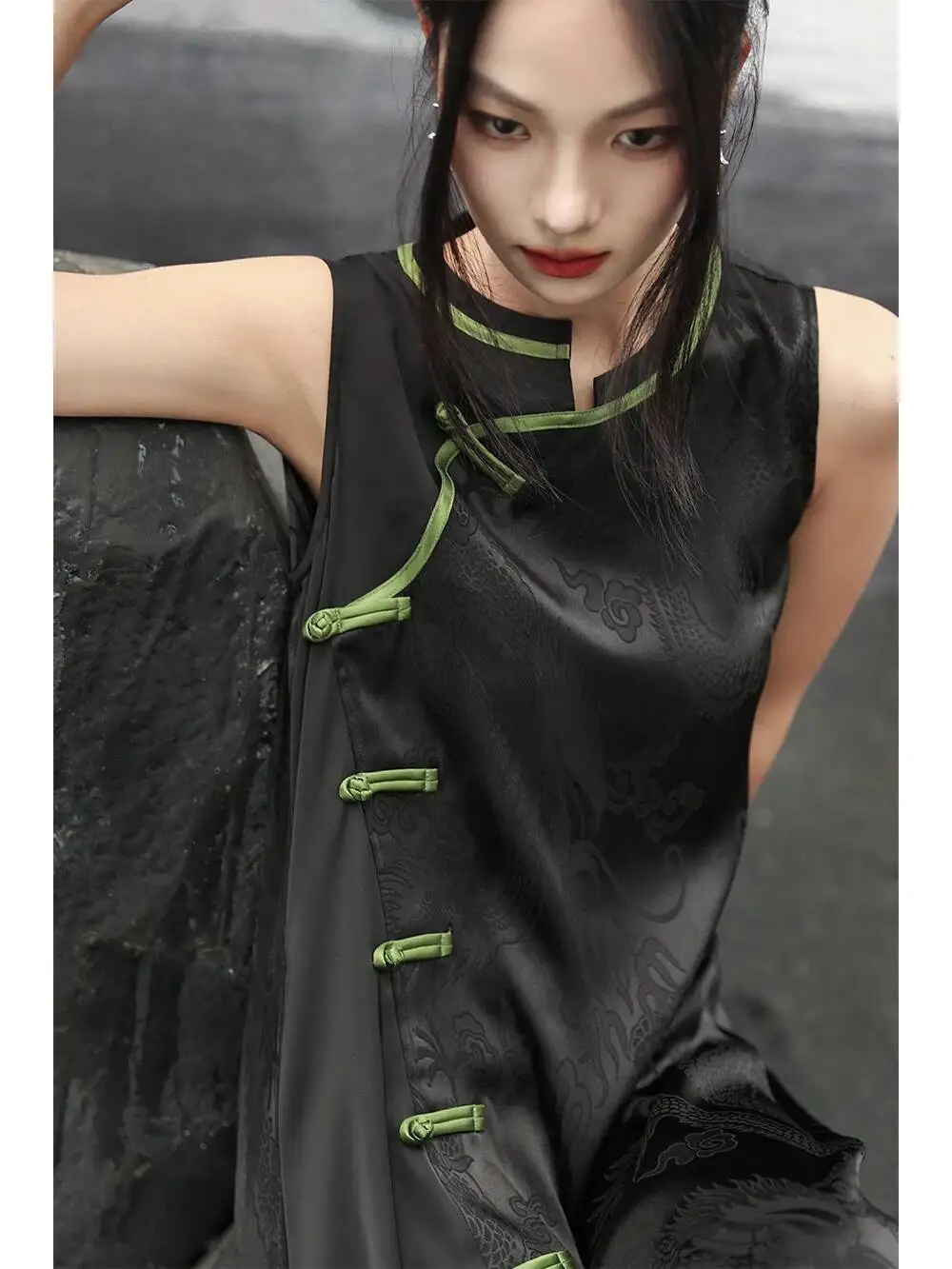 UMI MAO جديد الصينية تانك القمم فستان الصيف الرجعية تشيباو تحسين عموم مشبك التنين نمط الساتان الجاكار فساتين طويلة فام