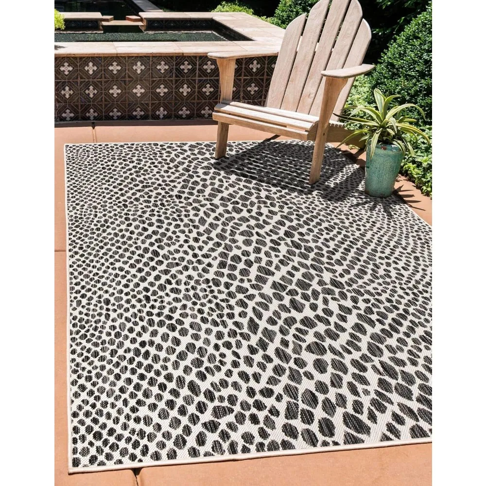

Outdoor Collection Area Rug - Cape Town (7' 1 x 10' Rectangle, Black/ Ivory)