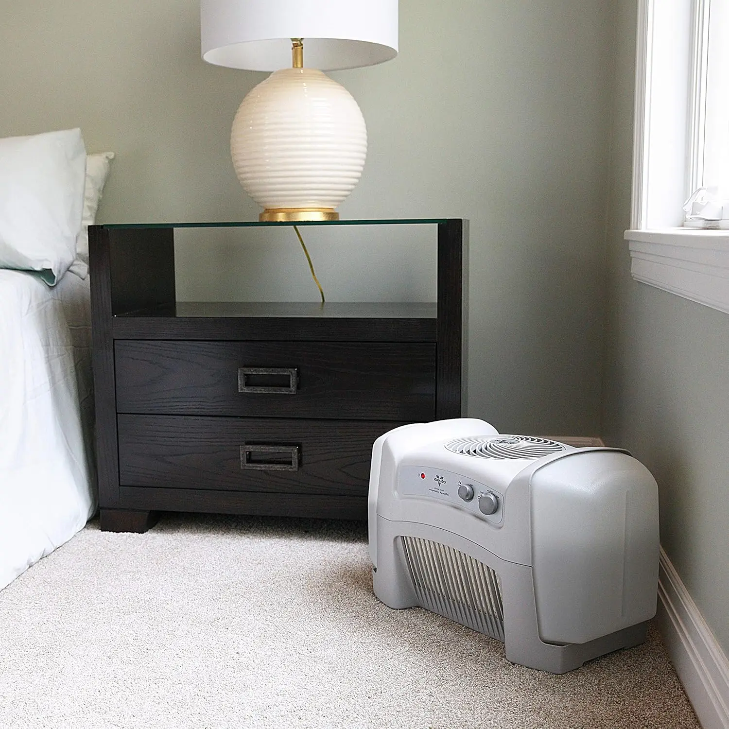 

Evap40 Evaporative Humidifier with Adjustable Humidistat, 4-Gallon Capacity for Large Room Coverage up to 1,000 sq ft, 3 Speed S