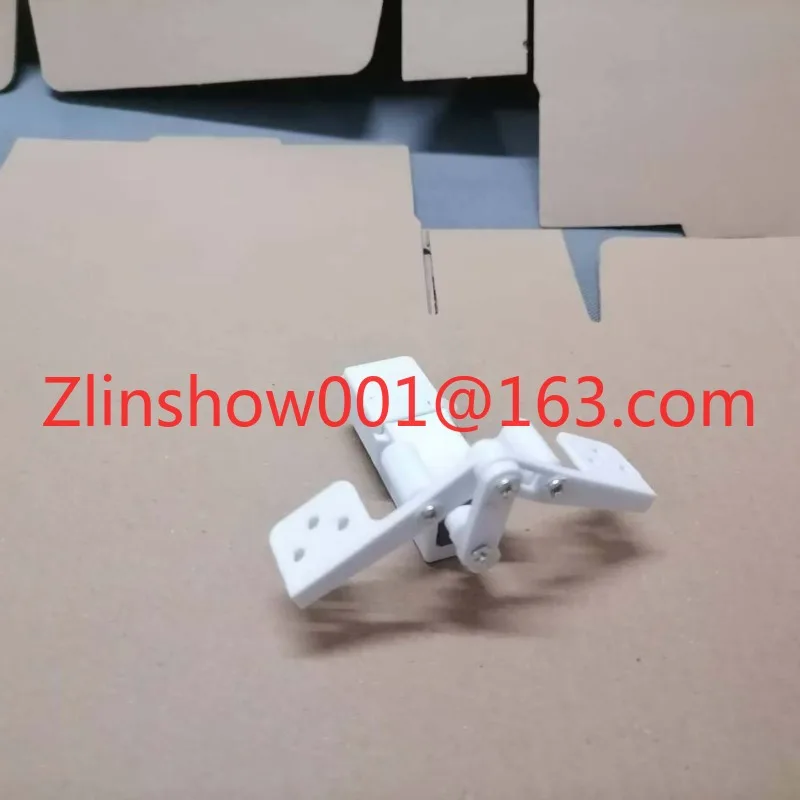 Mechanical butterfly flapping device with white switch and cover individual decoration