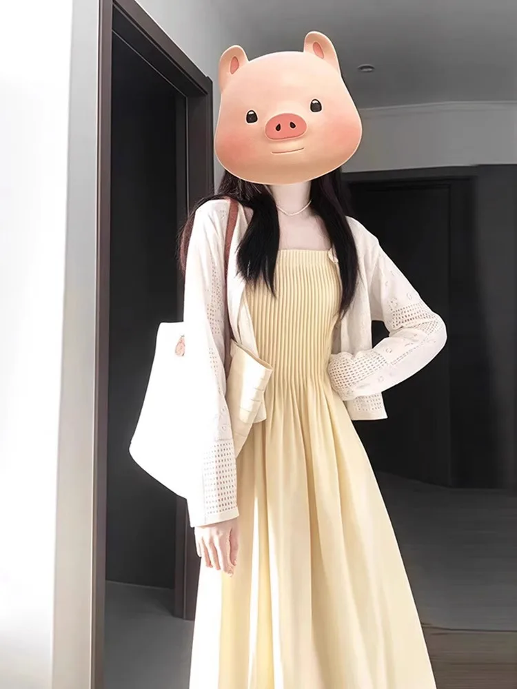 

Весенний модный комплект из двух предметов: кардиган с вырезами и топ на бретельках для женщин больших размеров, с защитой от солнца, в корейском стиле, для создания нежного и омолаживающего образа.