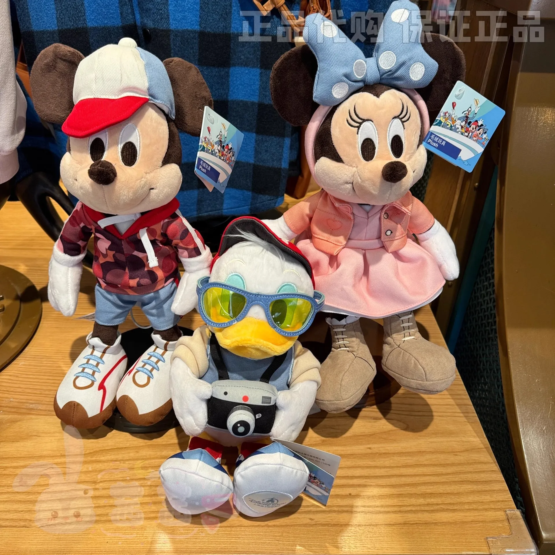 

Shanghai Disneyland 2024 Enjoy Shanghai Series Mickey & Minnie Donald Duck Plush Toys Mug Souvenir Gift