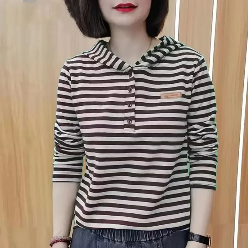 

Middle Aged Mom's Fashionable and Versatile Striped Hooded T-shirt New Casual and Simple Commuting Top