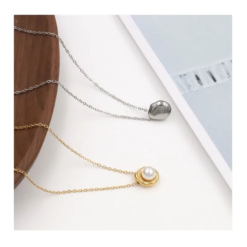 

French Light Luxury Pendant, Clavicle Chain, High-end Sense, Geometric Titanium Steel Inlaid Pearl Necklace, Women Do Not Fade