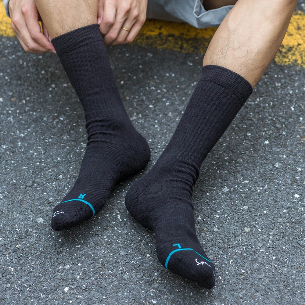 Men Sports Socks 10A AntibacterialCotton Blend Mid-Calf Socks Odour-Resistant and Moisture-Wicking Compression Socks