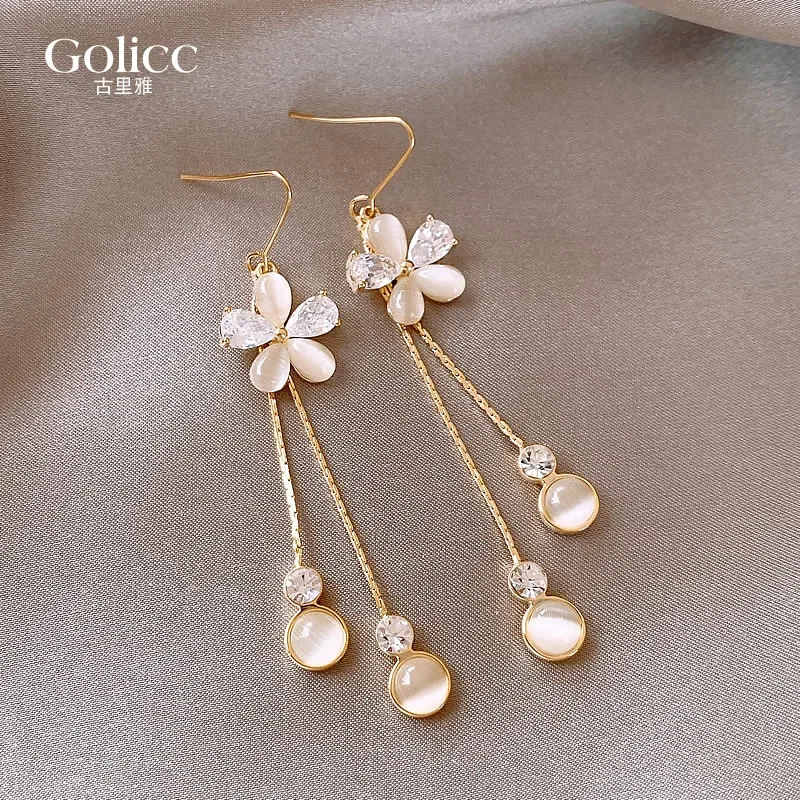 Flower fringed earrings, niche unique temperament earrings, women\'s 2024 new popular earrings, light luxury high-end earrings