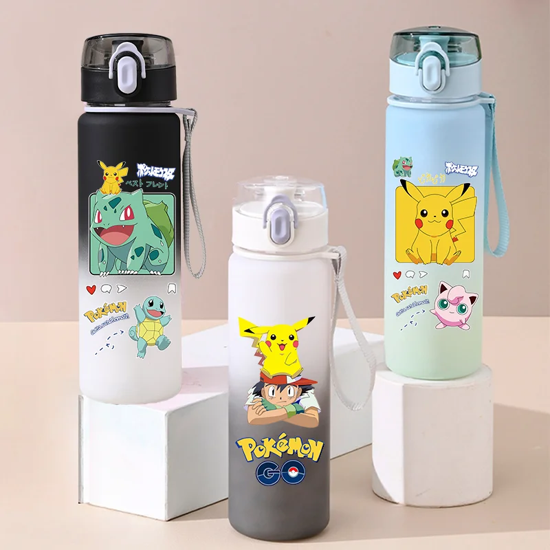 Botella de agua de 550 ml con diseño de Pokémon, color degradado, Charizard, portátil, de plástico, para deportes al aire libre, útiles escolares.
