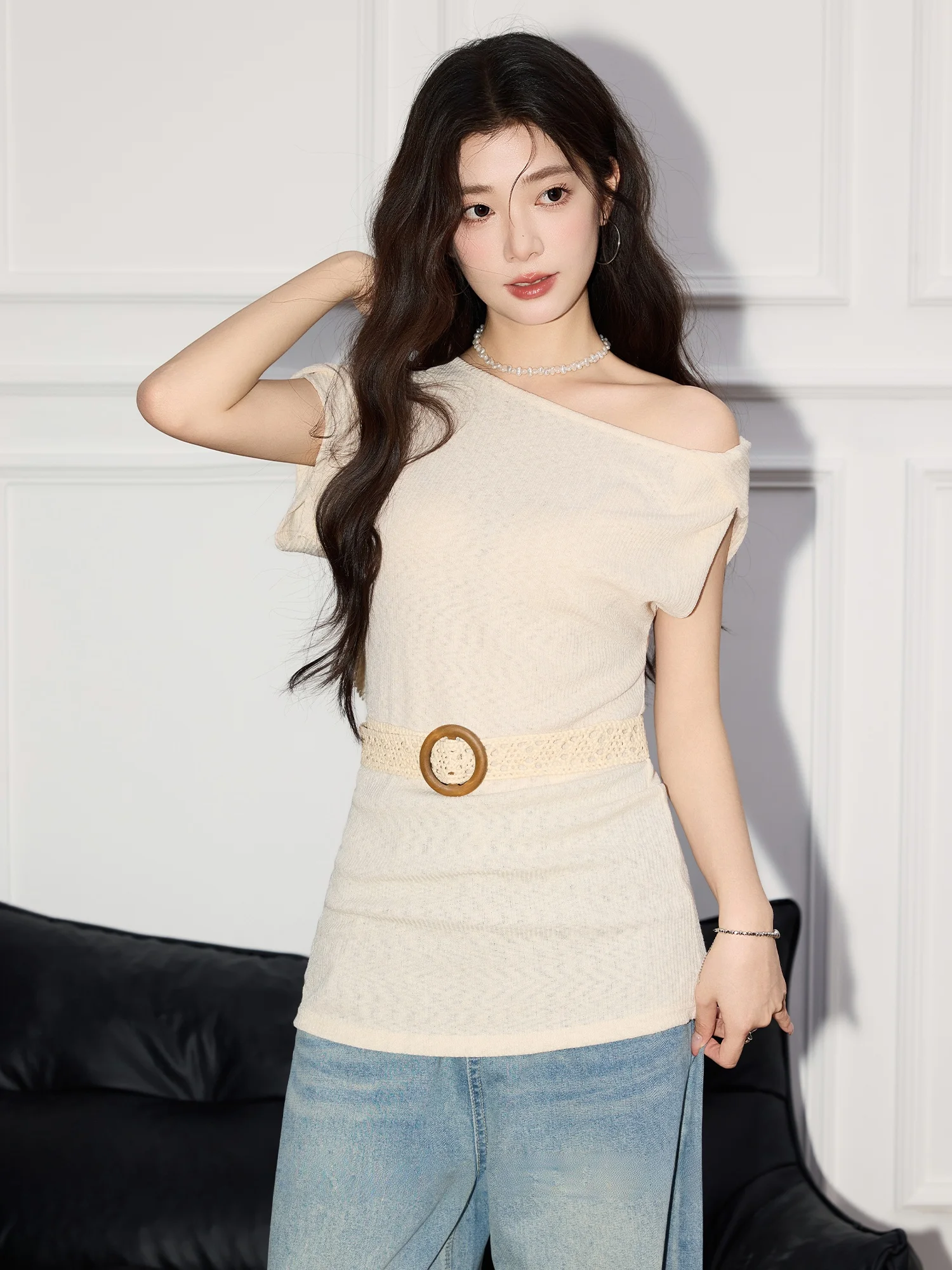 

Женская летняя футболка Slim Fit с коротким рукавом, однотонная, стандартной длины, в стиле casual, с дизайнерским акцентом на плечах