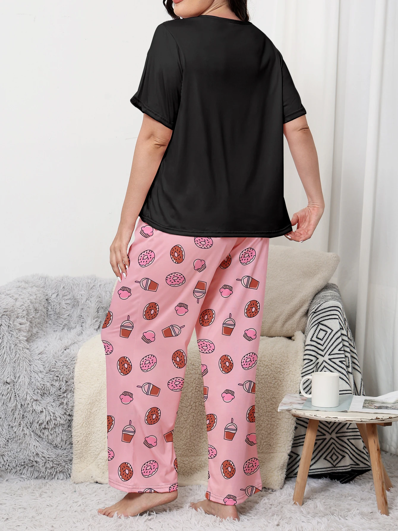 Plus size pajama set can be worn for both home and casual wear. Casual set made of milk silk material, short sleeved long pants