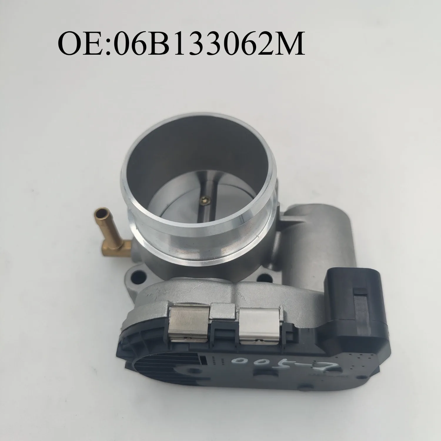

Automotive Throttle Valve OE: 06B133062M For AUDI A4, A6, Seat EXEO, Skoda, Volkswagen Passat