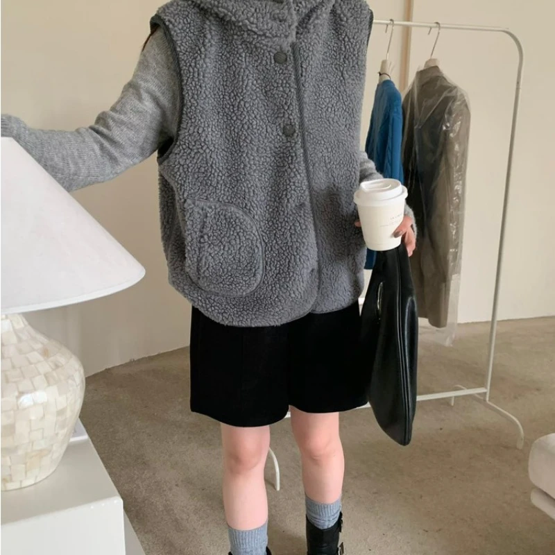 الأبيض مقنعين فو الفراء سترة دون أكمام الصلبة واحدة الصدر فروي سترة رقيق الدافئة سميكة فضفاضة أفخم معطف فو الضأن ملابس خارجية