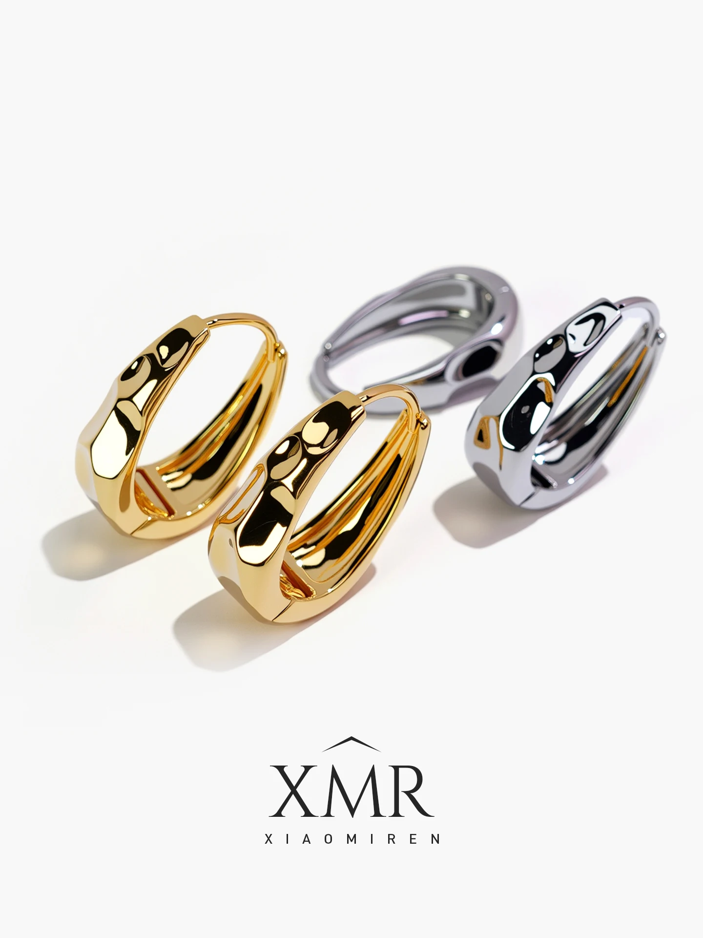 pendientes-en-forma-de-u-con-textura-martillada-xmr-superficie-brillante-ovalados-irregulares-amarillos-y-dorados-joyeria