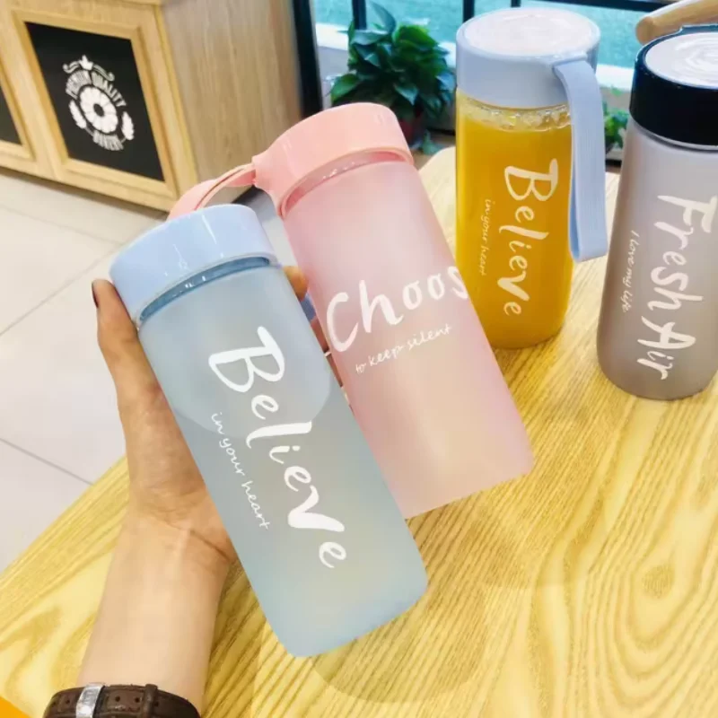 600 مللي كوب ماء بلاستيكي شفاف غير لامع للرياضات الخارجية كوب ماء عصير بارد إبداعي زجاجة مياه بلوري أدوات للشرب للزوجين