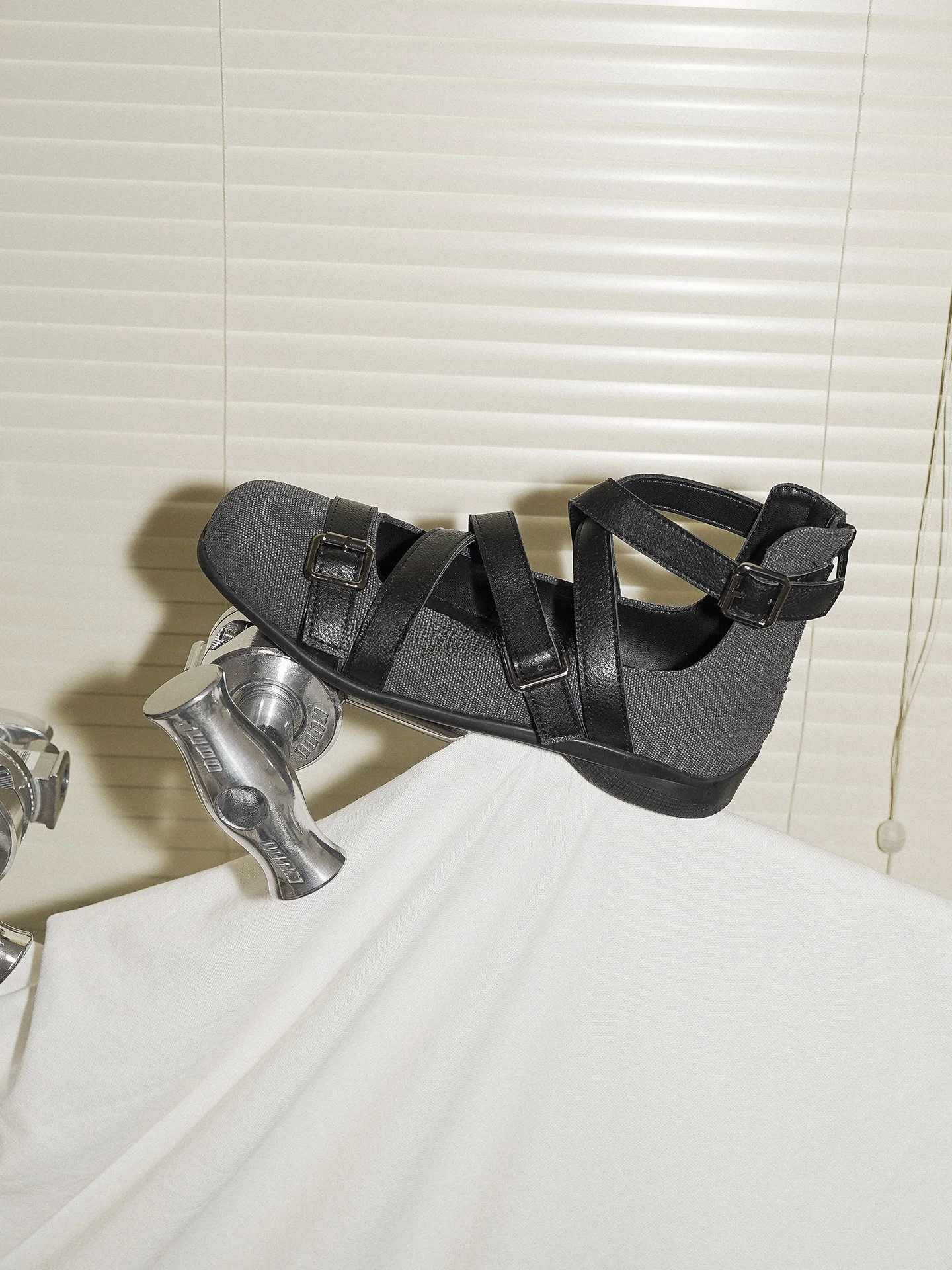 chiligirl-faion-ceinture-bleu-slip-on-bande-croisee-denim-ballerines-fermeture-eclair-ba-conception-unique-talon-bas-bout-rond-semelle-en-caoutchouc