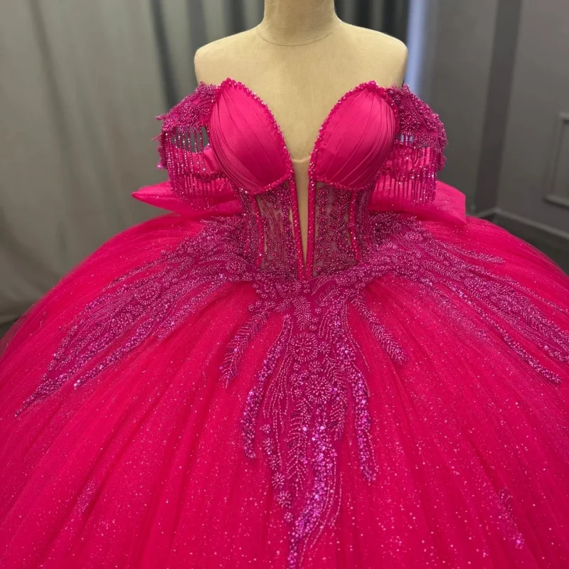 Brillant rose rose Quinceanera robe cristal paillettes fleur décalcomanie épaules dénudées longue queue arc robes De 15 Quinceanera ﻿ Personnaliser