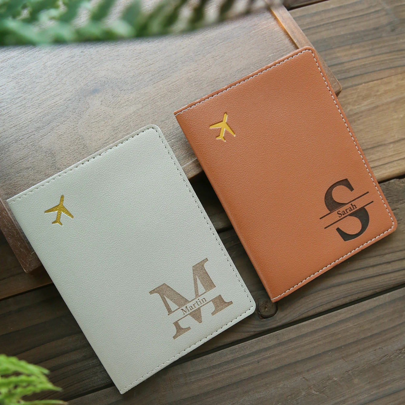 1 Uds. Porta pasaporte personalizado con nombre y letra inicial, funda de pasaporte de cuero tallada con láser elegante personalizada, clásica