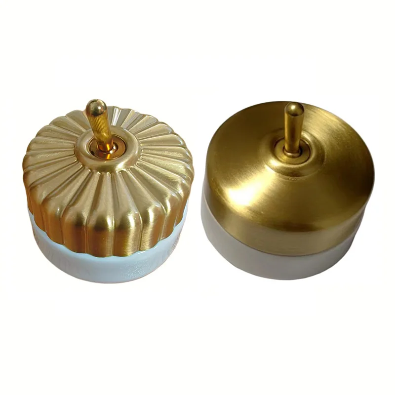 

Ретро-выключатель для дома с керамическим корпусом и деревянной основой для установки на стену