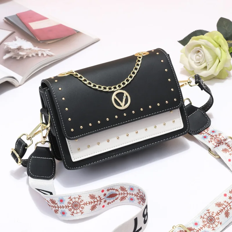 

Женская модная мини-квадратная сумка с заклепками и цепочкой - стильная минималистичная популярная сумка через плечо/через плечо