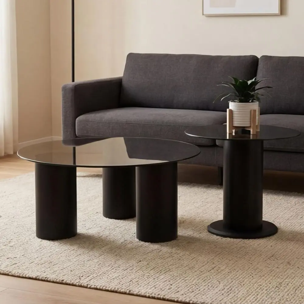 

Современный журнальный столик из дымчатого стекла с черным цилиндрическим основанием для гостиной