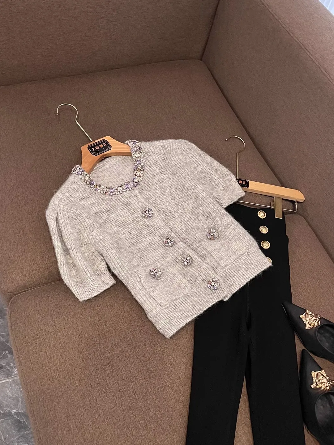 

2025 New Diamond Decorated round Ne ort Sve Knitted Slimming Top Faionable Versatile Commute Sle F08