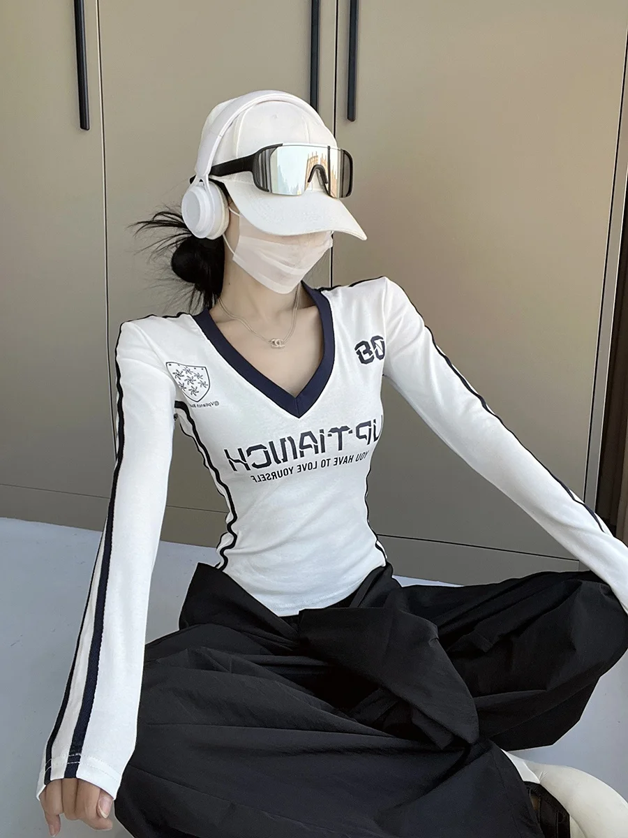 

Женская облегающая футболка с длинным рукавом и V-образным вырезом в стиле Y2K, базовая модель, американская спортивная, осенняя, укороченная, приталенная, тонкая, из хлопка.