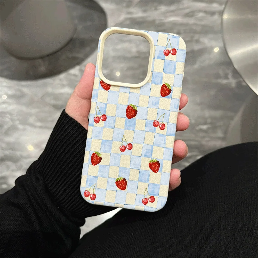 Karierte Erdbeer-Kirsch-Handyhülle für iPhone 17 16 15 14 13 Pro Max 16 15 14 Plus 17 16 15 Pro 17Air Silikon-Matt-Cover – Detail 5