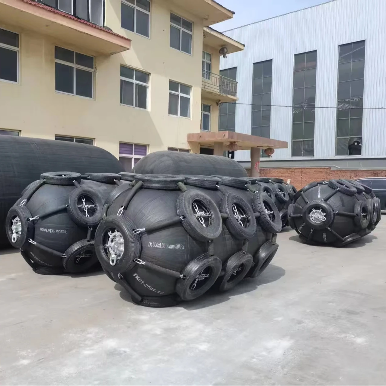 

High Quality Fender Marine Fender Rubber Fender with Chains and Tyres Made in China