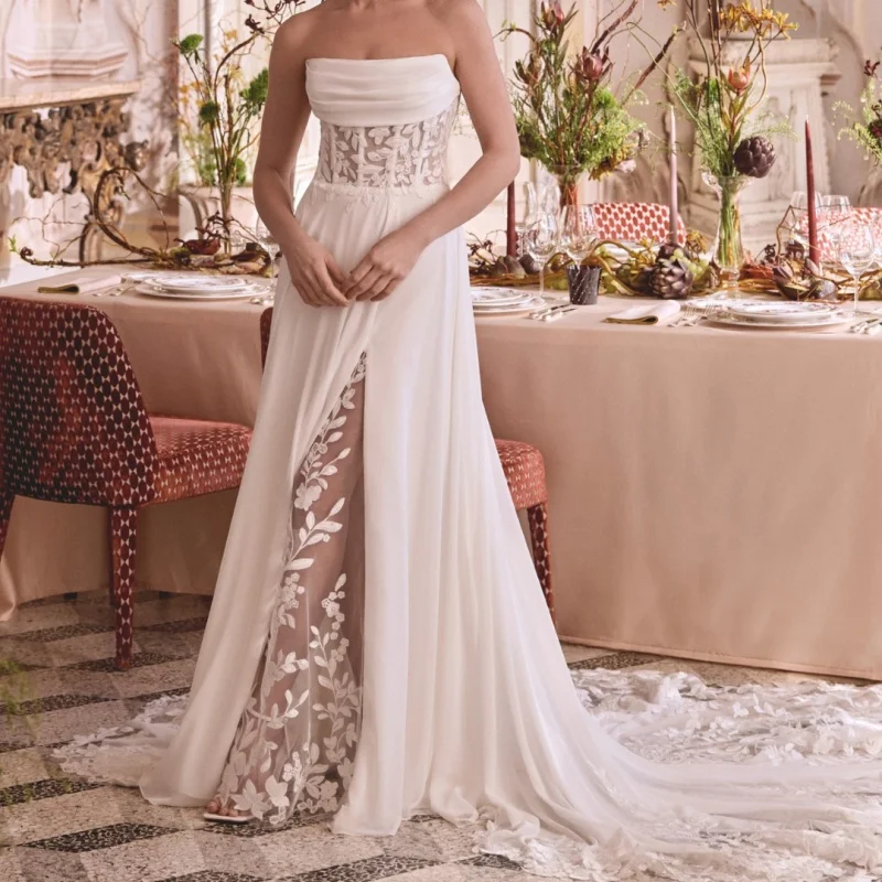 Abiti da sposa bianchi in raso con decalcomania floreale con spalle scoperte Una gonna Abiti abito da sposa con spacco Abito da sposa