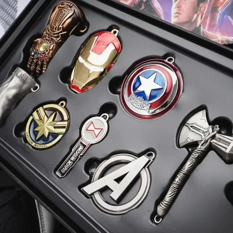 Periferal Film Superhero Avengers 4 Iron Man Thanos Set Aksesori Gantungan Kunci Logam Hadiah Alat Peraga Aksesori Bermain Peran