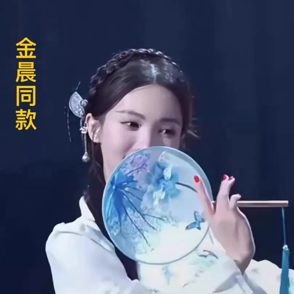 Blue and White Porcelain Suzhou Embroidery Fan with Double-sided Embroidery, Perfect for Pairing with Various Outfits, Hot Selle