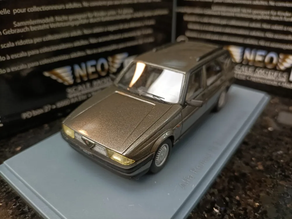 Neo 1:43 Alfa 75 Sportwagon 2.5 Limited Edition Simulation Resin Alloy Static Car Model Toys Gift