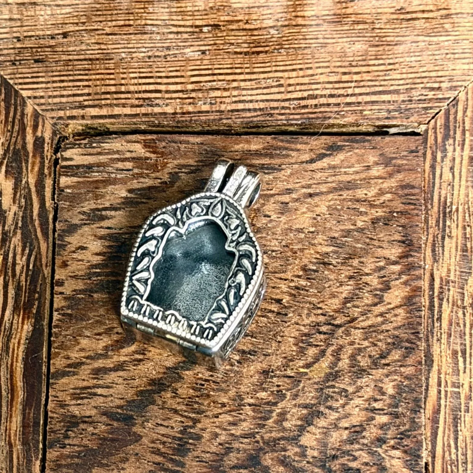 New Arch Gate Grasshopper Box Pendant Necklace Gem Embedded Gold Plated Couple Style Fashion Jewelry Silver Color Silver Metal