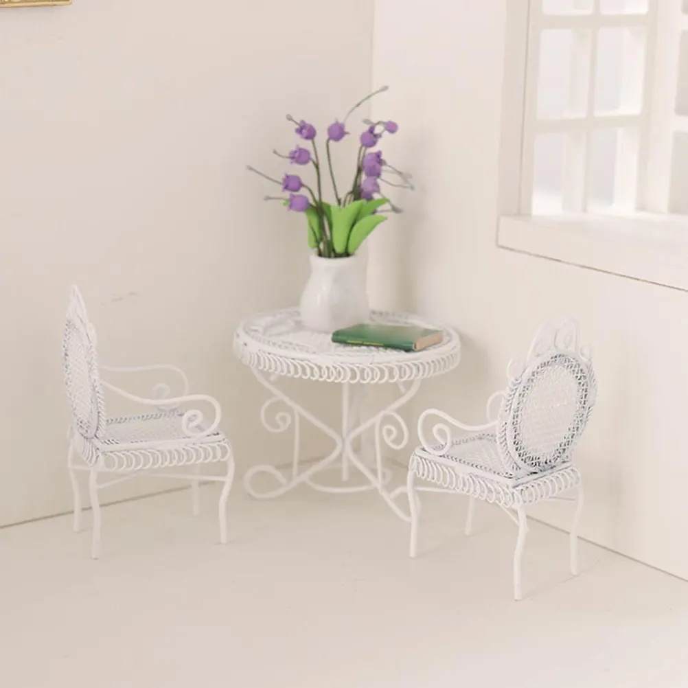 

Набор из 1 компактного мини-столика и стульев, безопасная железная конструкция, изящный дизайн, идеально подходит для миниатюрного домика, декора своими руками