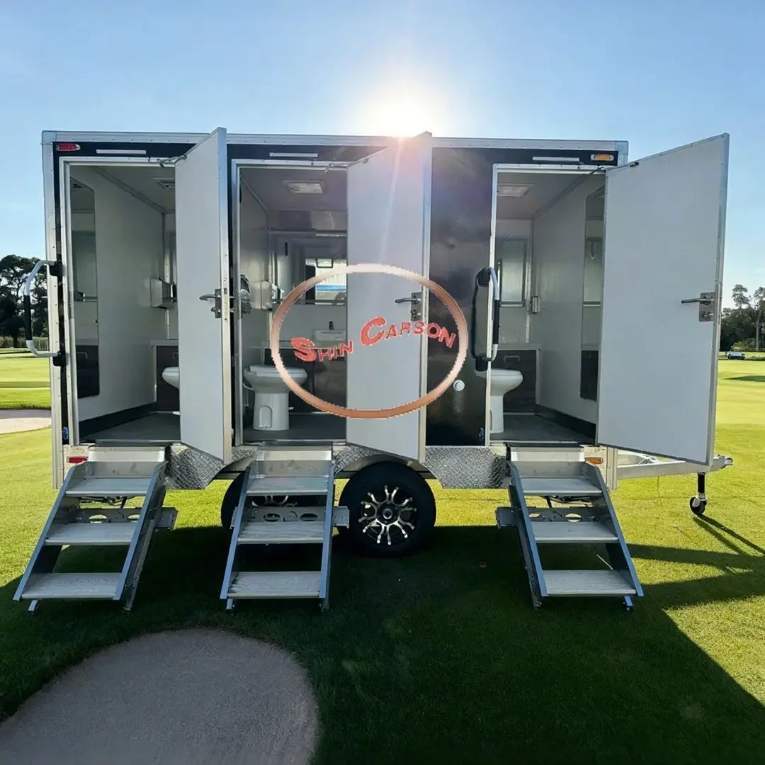 Trailer-Mounted 3-Door Mobile Toilet Outdoor Emergency Restroom for High-Traffic Crowds Fashion Model