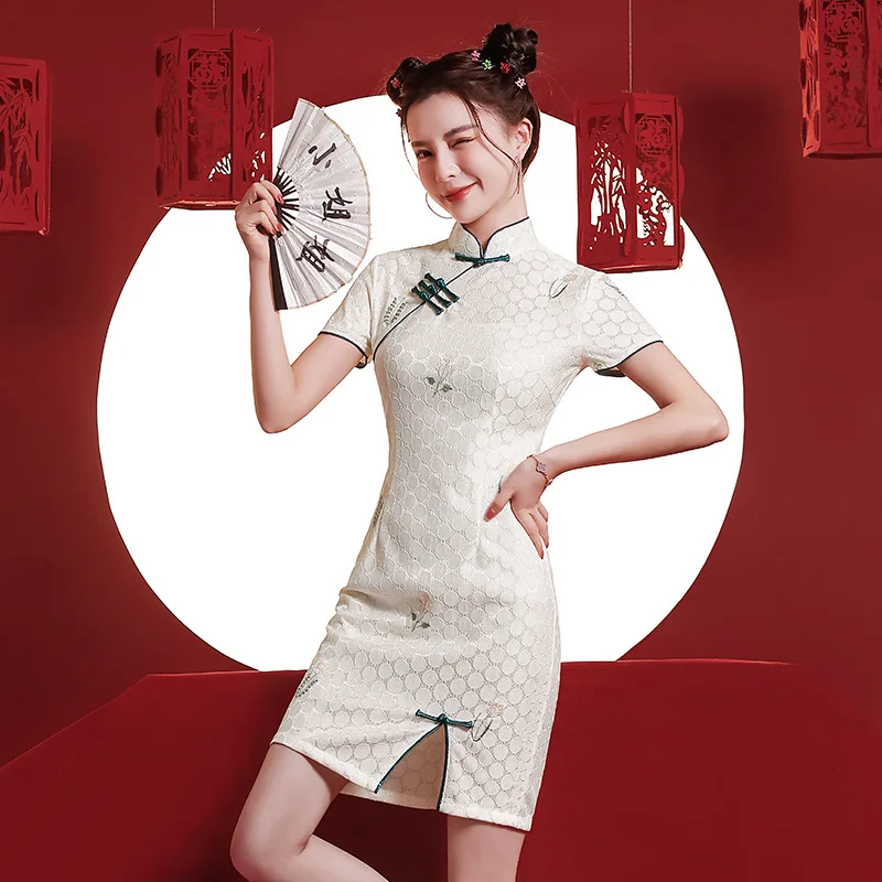 Sommer Neue Frauen Stickerei Spitze Qipao Kurzarm Weibliche Party Kleid Dame Chinesischen Traditionellen Vintage Taste Cheongsam