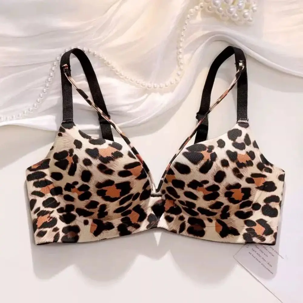 حمالة صدر عصرية 3/4 كوب للنساء ملابس داخلية بدون خياطة على شكل حرف V عميقة على شكل حرف V ملابس داخلية مضادة للترهل حمالة صدر لاسلكية عميقة على شكل حرف V ملابس يومية #1