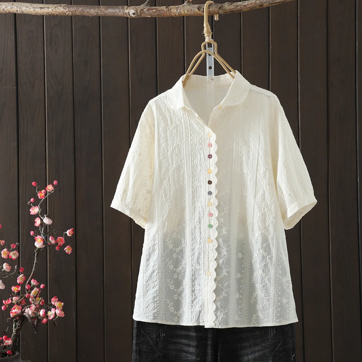 Nuova camicia a mezza manica in cotone estivo 2025, ricamo colletto rovesciato da donna, camicetta ampia con bottoni colorati Mori Girl T56220CC