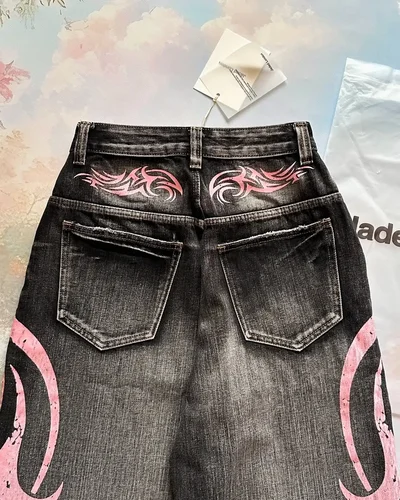 Imagen 1 del producto 2025 Nuevo diseño estampado rosa suelto Jeans para hombres y mujeres Moda Retro Hip Hop Pop Casual Pantalones de pierna ancha