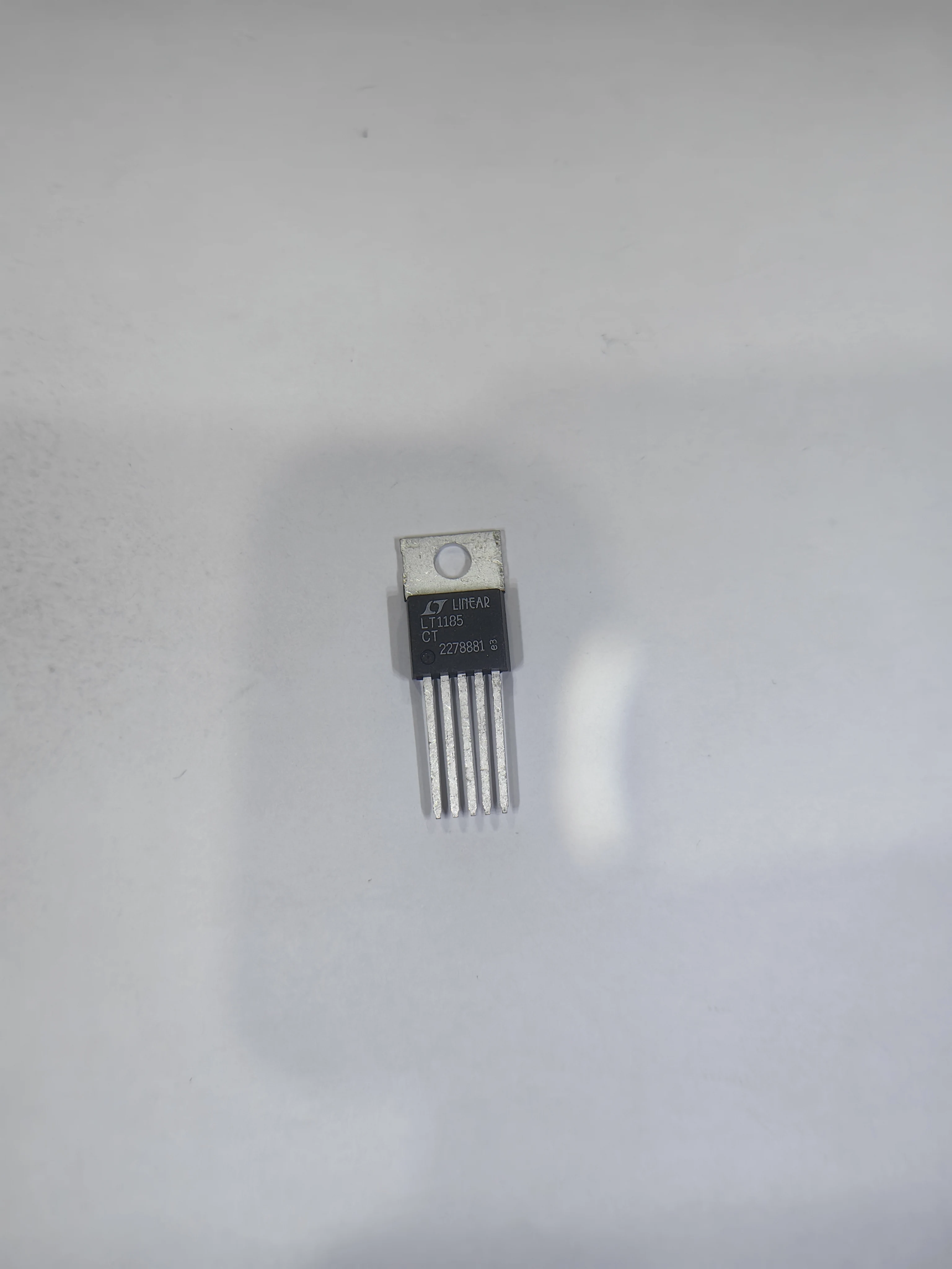 LT1185IQ LT1185CT LT1185CQ LT1185IT LT1185 — регулятор с низким падением напряжения