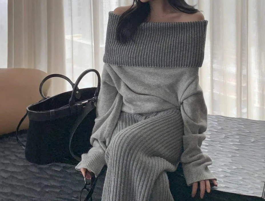 2025 Autumn and Winter New One Necked Off Shoulder Sweater and Knitted Pants Fashionable Suit for Women