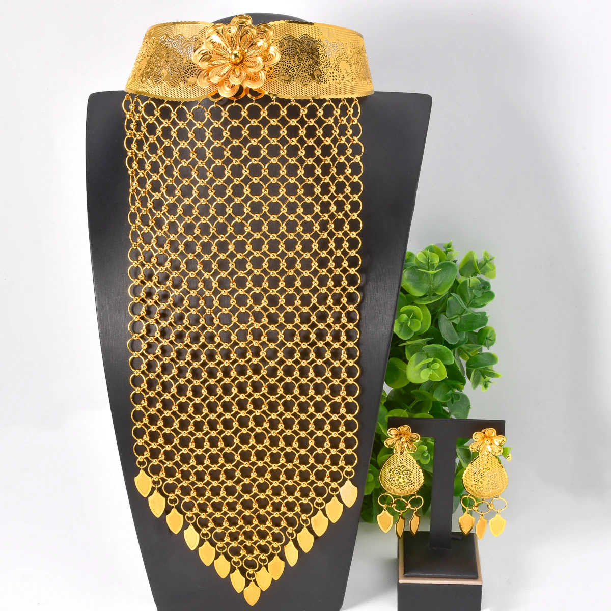 

Luxury Dubai Jewelry Set Long Pendant Necklace Earrings Middle East Bridal African Jewelry for Brides Perfect for Weddings