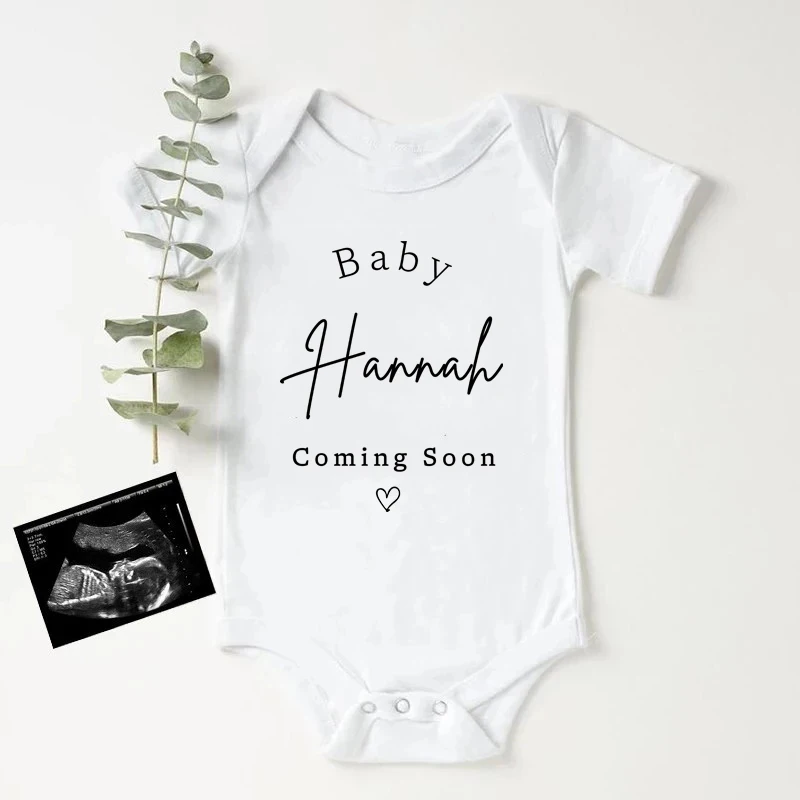 Annonce de grossesse personnalisée body pour bébé nom de bébé personnalisé à venir barboteuse en coton combinaison personnalisée pour tout-petits