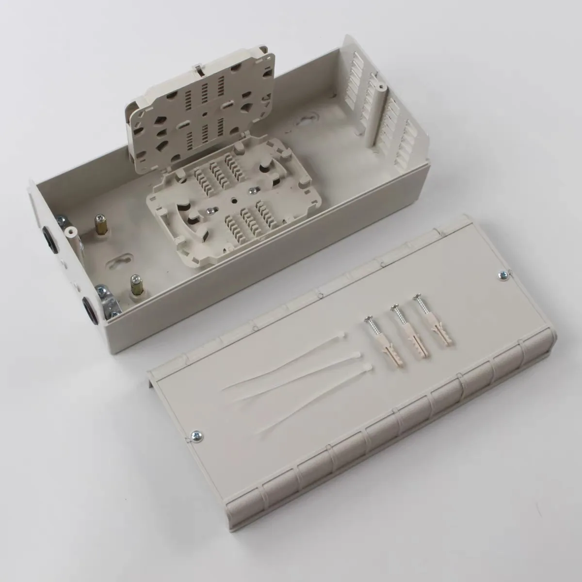 Fiber Optic Box FC/UPC Cable Terminal Box 24-core Fully Equipped ABS Plastic FC/APC 24-Port Pigtail Box