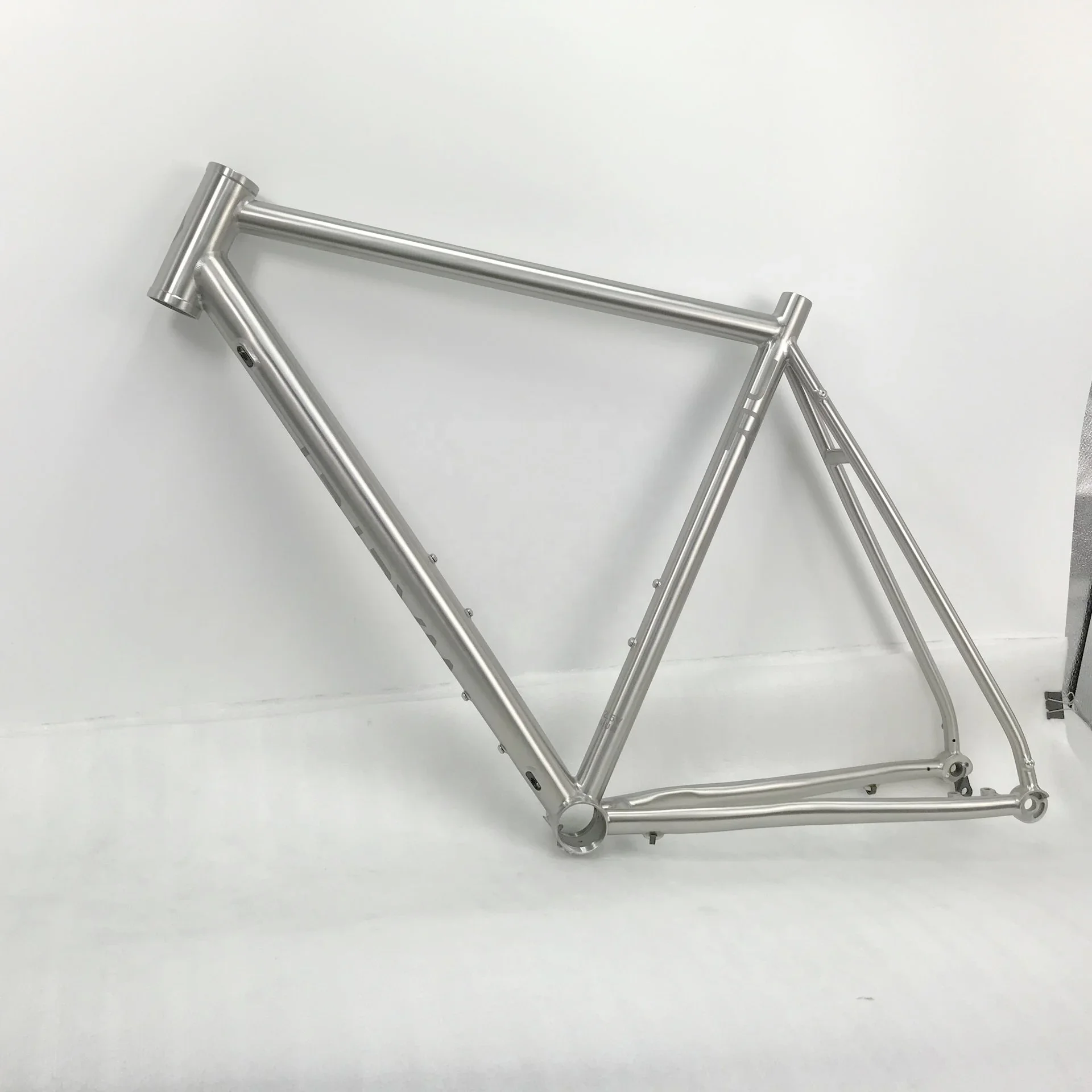 Titanium gravel bicycle frame made in titanium  material custom design