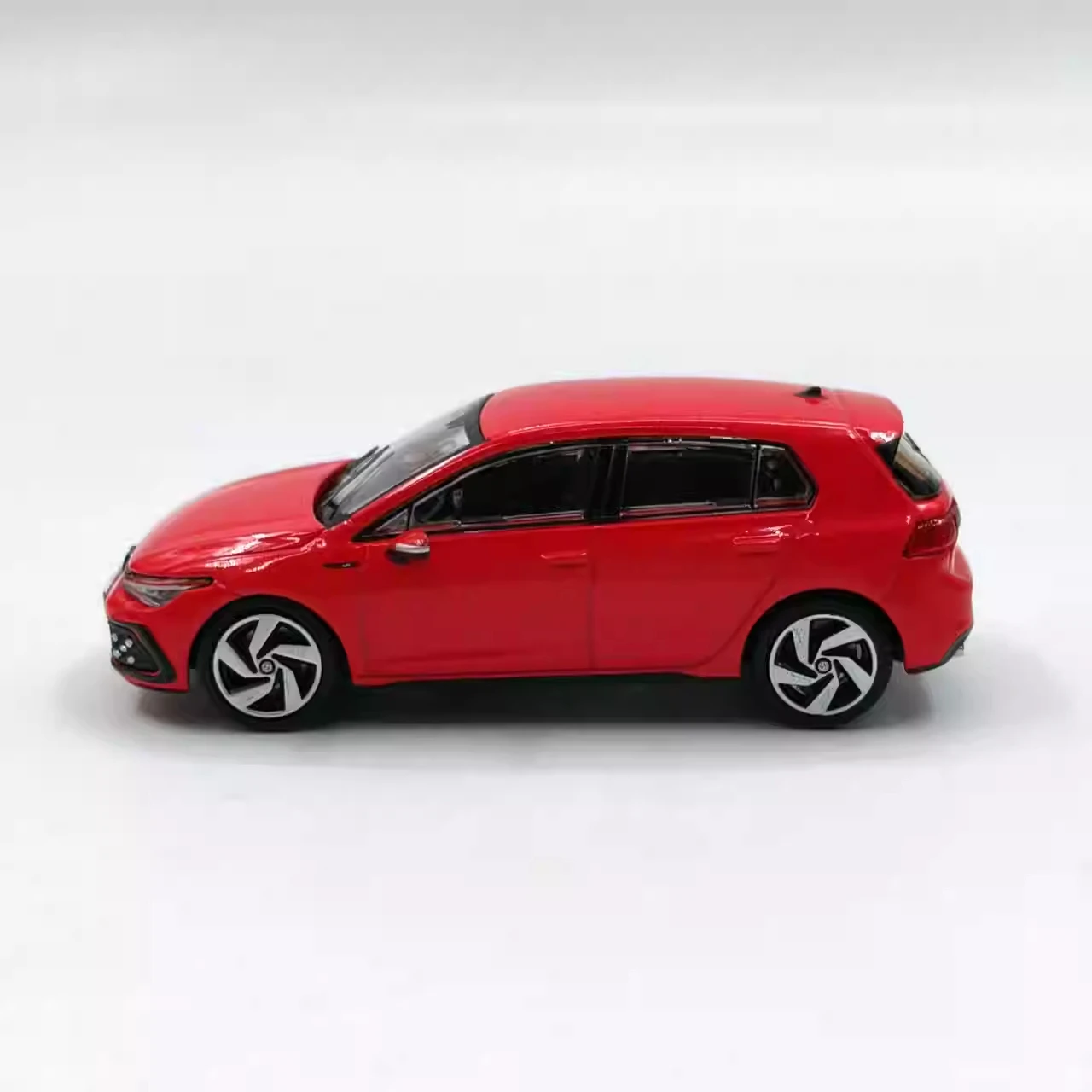 GCD 1:64 Golf GTI MK8 coche de aleación fundido a presión y vehículos de juguete modelo de coche modelo a escala en miniatura coche de juguete para niños