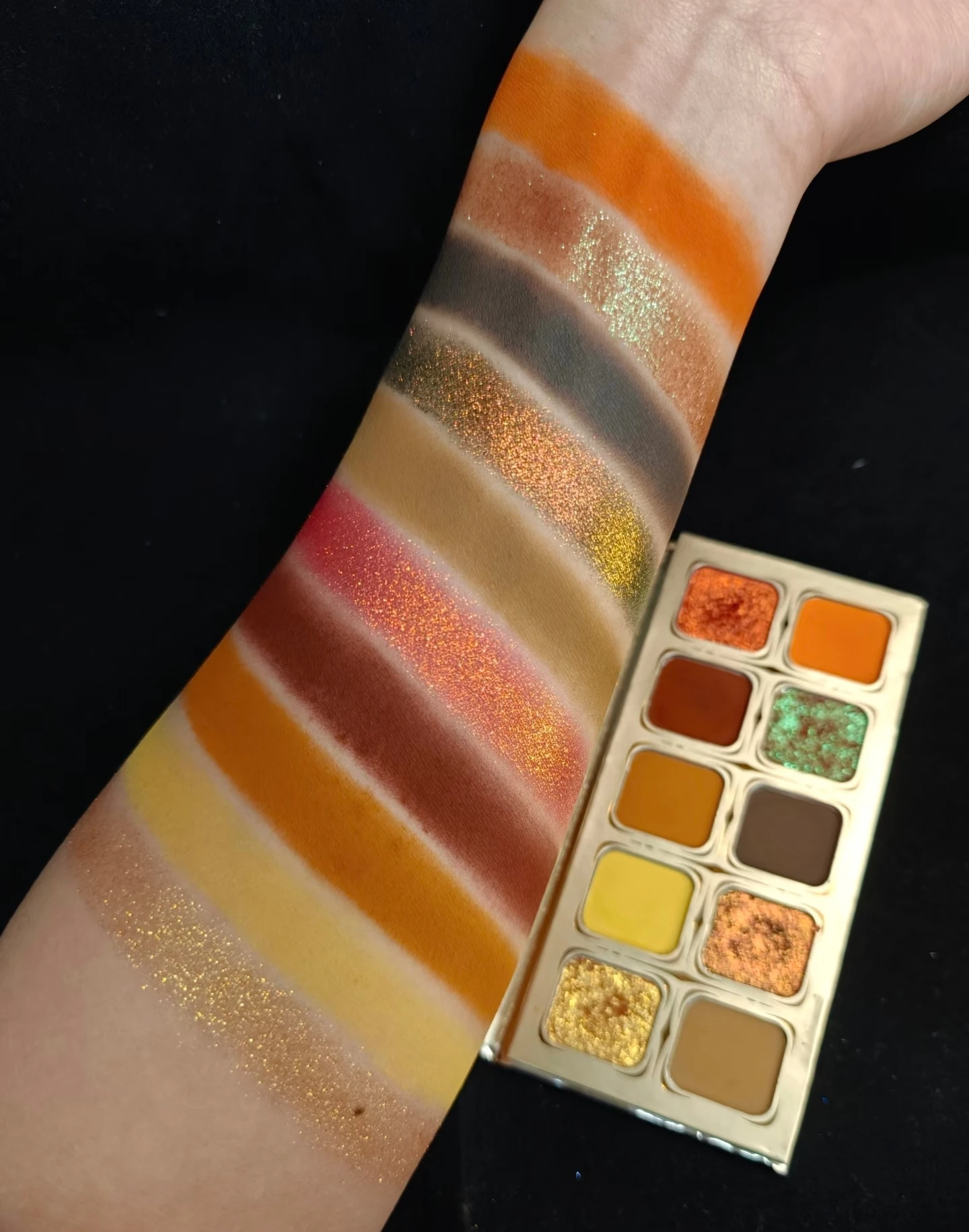 palette-de-fards-a-paupieres-u-cosmetic-dusk-sands-10-couleurs-effet-mat-scintillant-cameleon-or-jaune