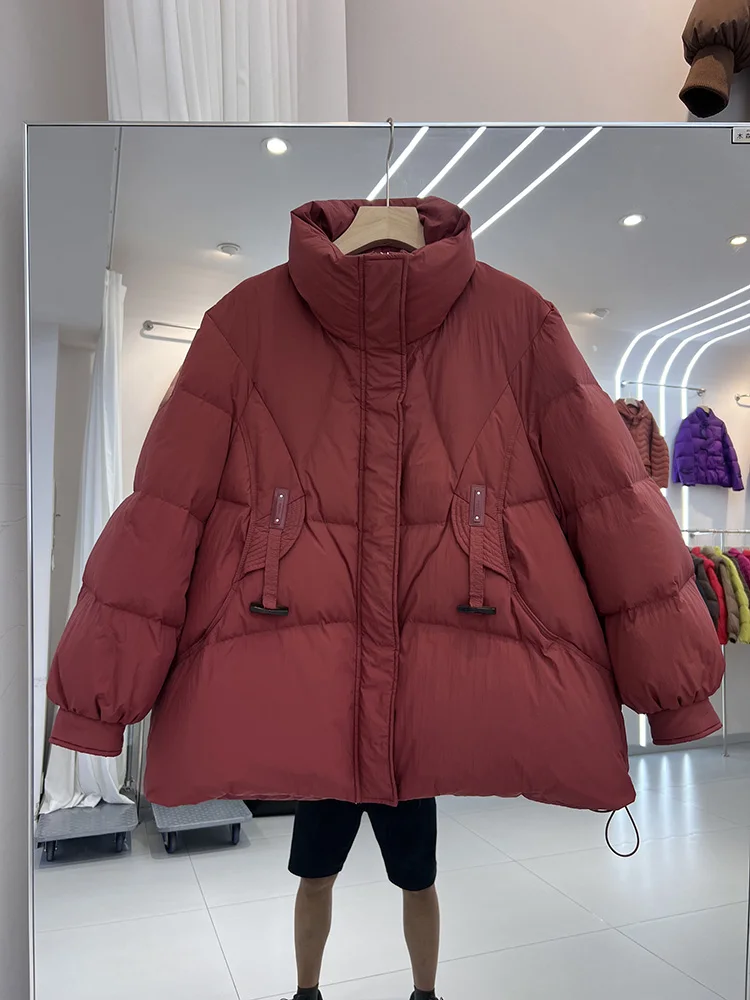 سترة جديدة معلقة بأزرار للنساء في عام 2025 بتصميم خلفي منحني وسترة فضفاضة من ريش البط الأبيض #4