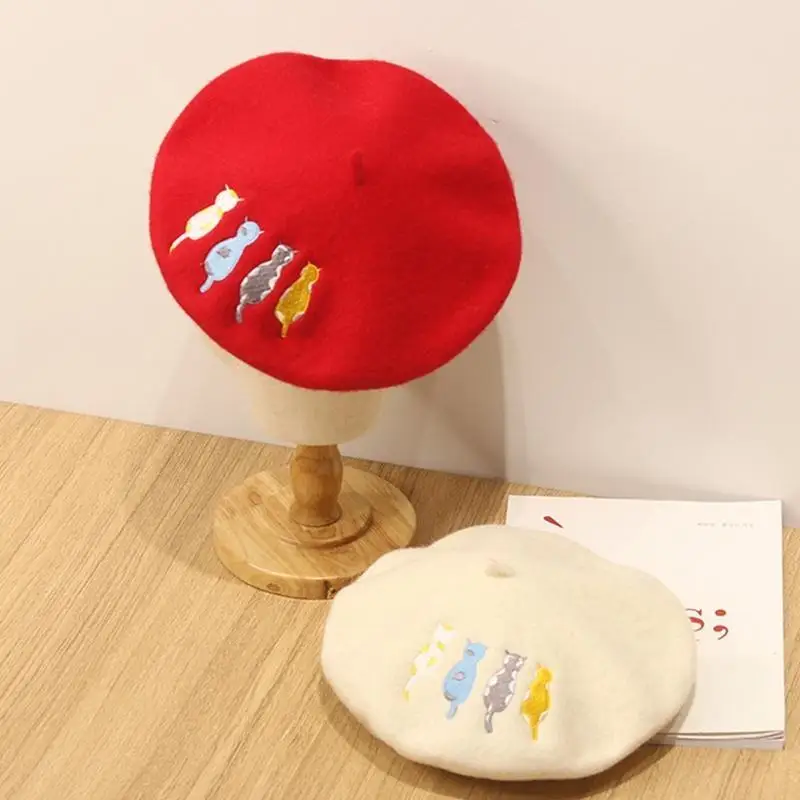 652F قبعة صغيرة ذات لون خالص، قبعة رسام مطرزة بأربع قطط، دافئة للمشي مع الكلاب #5