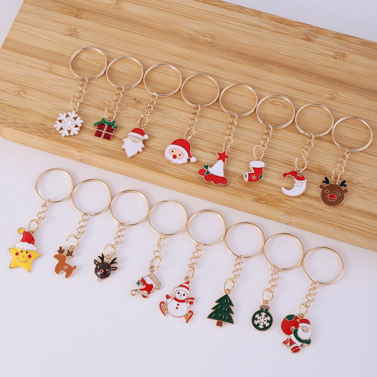 16Pcs/Set Father Christmas Deer Tree Key Ring Alloy Ornament purse Bag Christmas Gifts keychain for Christmas Party Gift